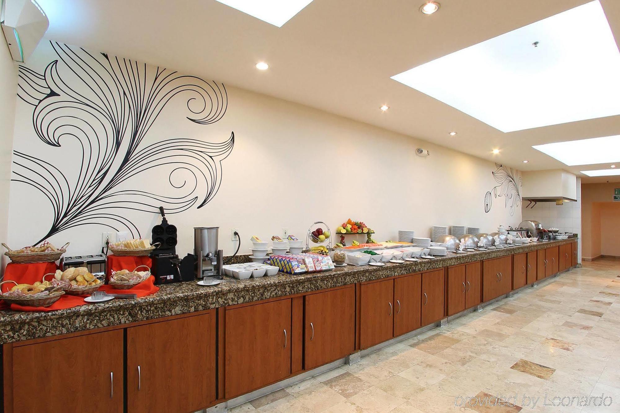 Fiesta Inn Express San Luis Potosi Oriente Exterior photo