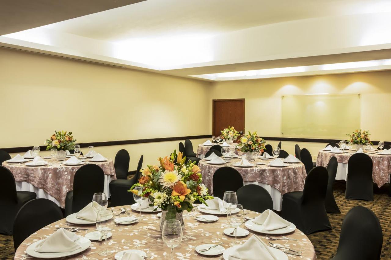 Fiesta Inn Express San Luis Potosi Oriente Exterior photo